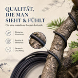 Nahaufnahme des eloxierten Aluminiumdrahts mit matt schwarzer Oberfläche